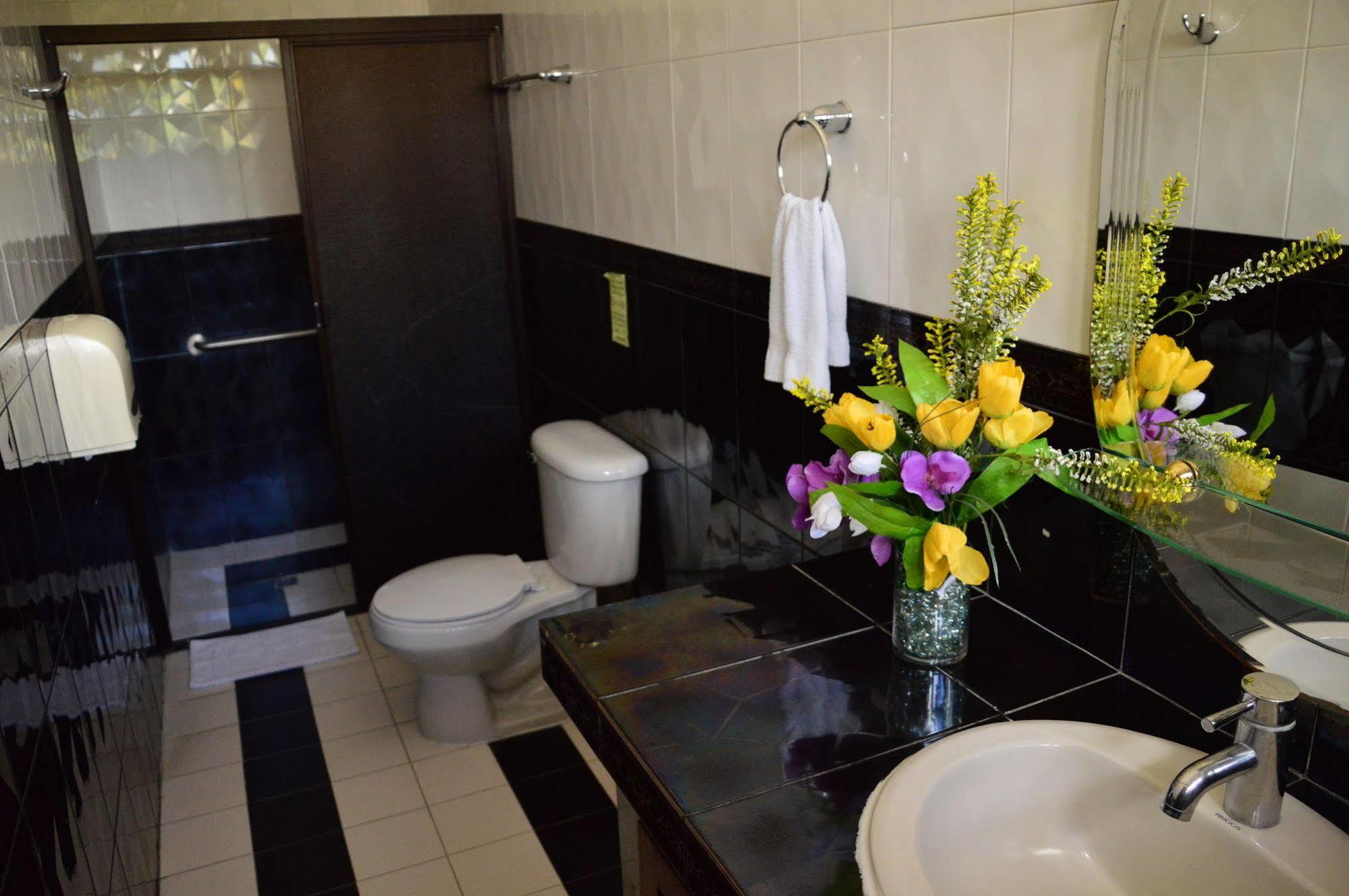 Hotel Fotherhouse San Salvador Extérieur photo